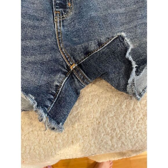 DENIZEN Levi's Women's High Rise Cut-Off Denim Shorts W30 Blue Distressed - Picture 5 of 11